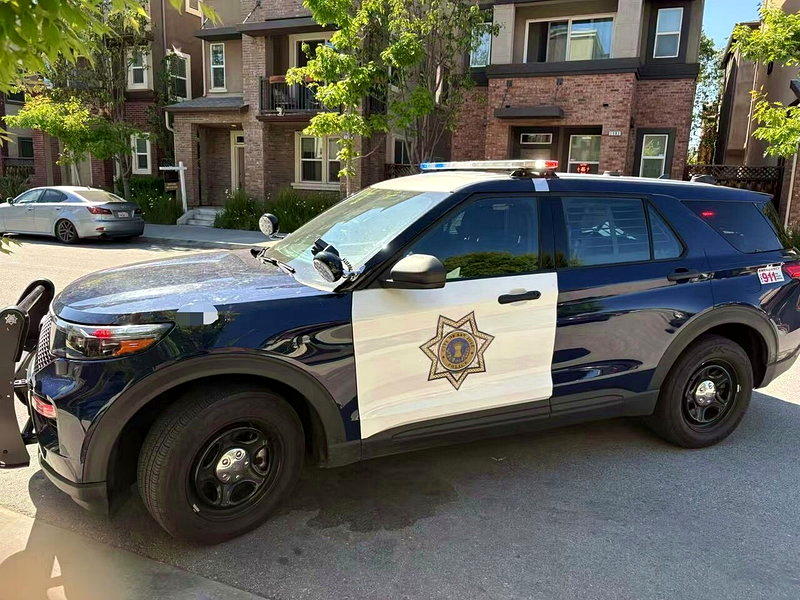 圣荷西三名少年涉嫌驾失窃休旅车撞伤警员后企图劫车，均被捕