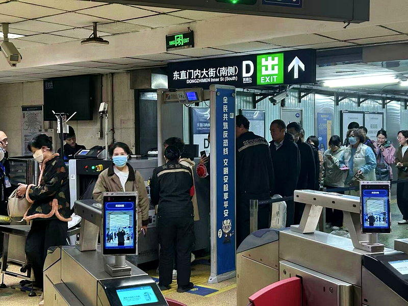 北京地铁安检升级至月底，通勤乘客排队时间增加