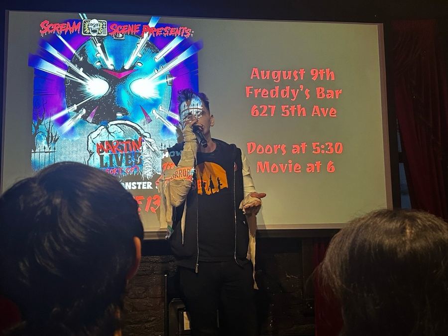 专放恐怖片的书店 纽约有一家有名的书店，因为他家专门放映悬疑片和...