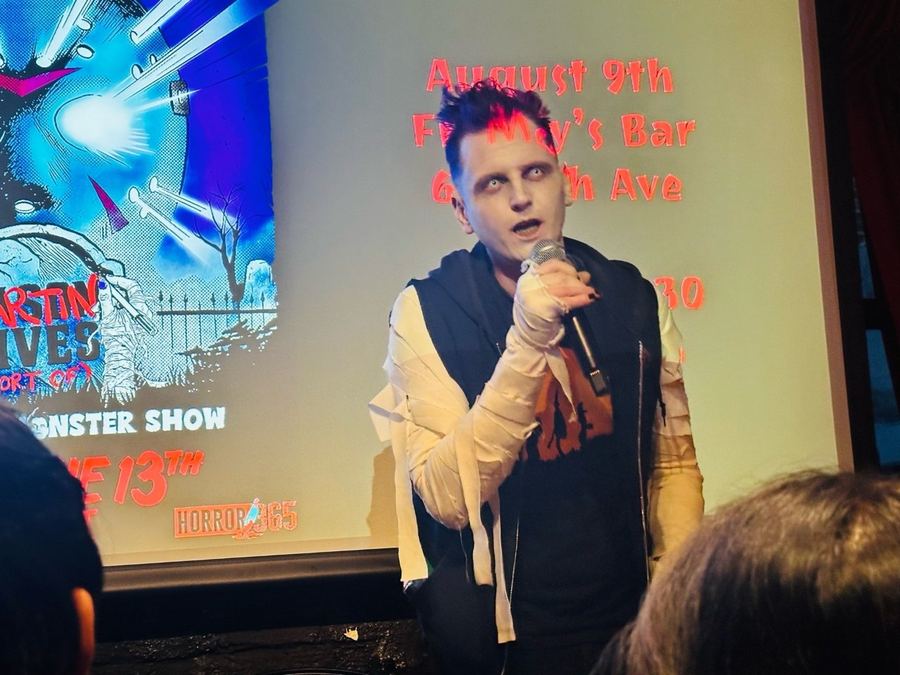专放恐怖片的书店 纽约有一家有名的书店，因为他家专门放映悬疑片和...