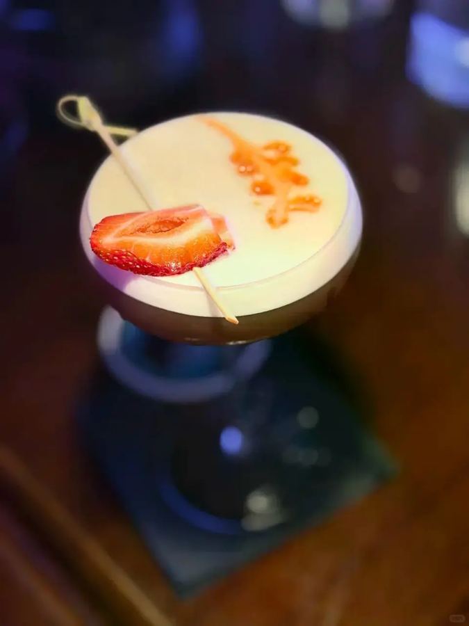 东村这家bar 酒好好喝也漂亮！！ 在东村的wonderland...